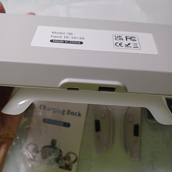 Oculus Quest 2 Charging Dock with 2 Rechargeable Batteries - Picture 12 of 12